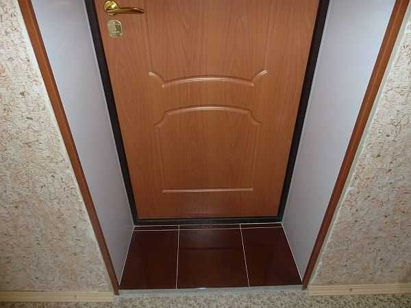 Un coin décoratif pour les pentes cachera tous les défauts