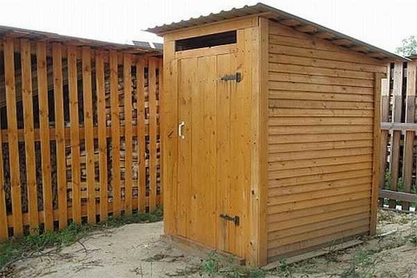 Fenêtre au-dessus de la porte - non seulement pour l'éclairage de jour, mais aussi pour la ventilation
