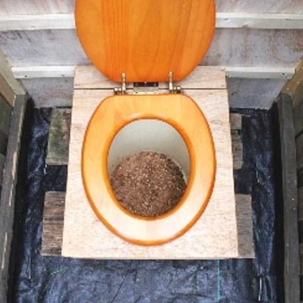 Il n'y a pas d'odeur dans les toilettes de tourbe