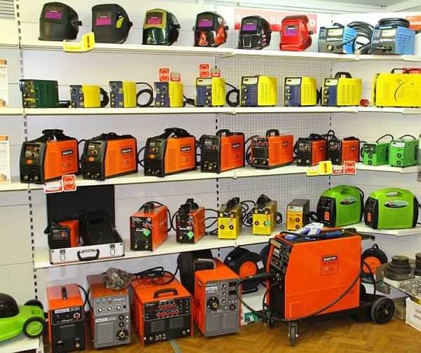 L'assortiment même dans une quincaillerie ordinaire peut être déroutant, mais dans un magasin spécialisé ...