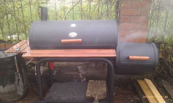 Barbecue à partir d'un baril avec une capacité de charbon