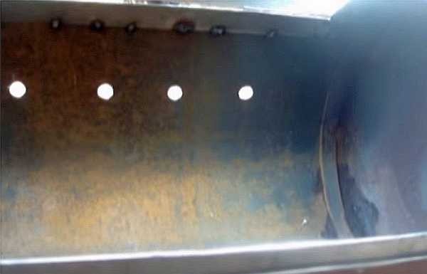 Auparavant, nous appliquions des marques tous les 8 cm, maintenant nous forons des trous le long d'eux