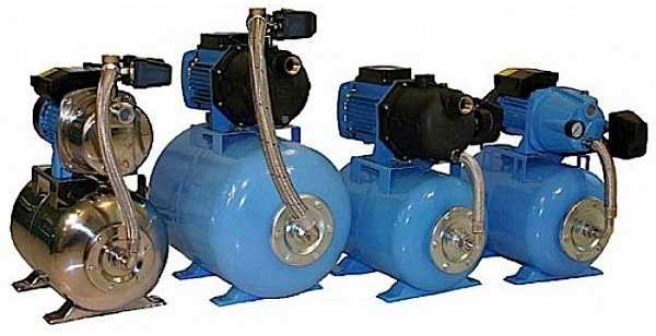 Les stations de pompage d'alimentation en eau pour une maison privée Dzhileks sont extérieurement similaires aux unités d'autres fabricants
