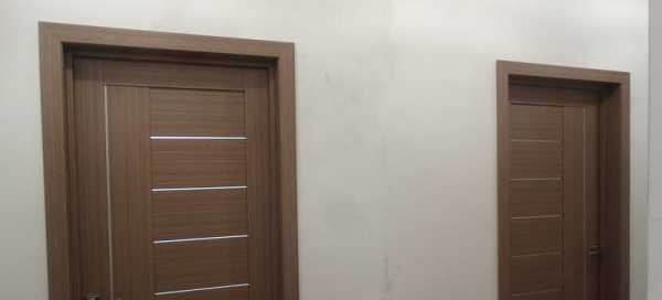 Si plusieurs portes entrent dans une pièce, elles sont décorées de la même manière.