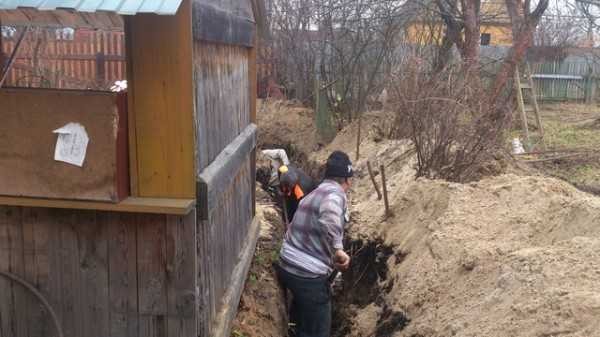 Lors de la pose du pipeline en dessous de la profondeur de congélation, vous devez creuser une tranchée profonde sur tout le trajet