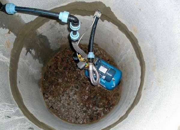Il est important de sceller la sortie de la conduite d'eau du puits de puits