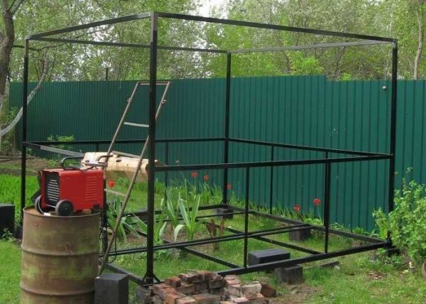 Cadre entièrement assemblé en tube profilé pour le gazebo