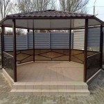 Esquisse d'un gazebo en métal avec finition en polycarbonate.Dans la partie inférieure, il y a une finition figurée de tuyaux, qui sont fermés avec du polycarbonate translucide foncé