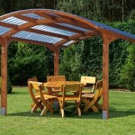 Gazebo ouvert dans le pré
