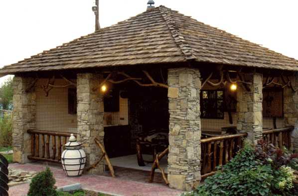 Gazebo en pierre - deux côtés ouverts, deux fermés