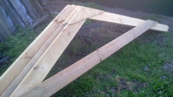 Triangles pour matériau de toiture