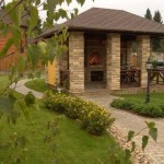 Pour les amateurs de constructions solides: un gazebo en pierre