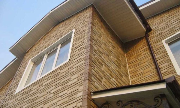 Cette maison est également gainée de parement