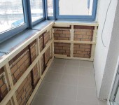 Un exemple de lattage de balcon pour une doublure