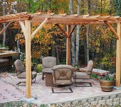 Et cela aussi. Cela ressemble plus à un gazebo d'été pour un passe-temps agréable