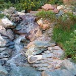 En recouvrant le rivage de pierres, évitez de laver le sol