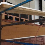 Dans cette maison, seule une partie est finie avec un revêtement WPC