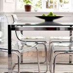 Non seulement la table peut être transparente, mais aussi les chaises