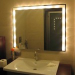En cachant les lampes derrière le miroir, elles obtiennent un effet intéressant.