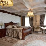 Chambre d'une maison de campagne en bois décorée dans un style classique