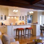 Une autre option pour séparer la cuisine et le salon est de créer un éclairage différent.