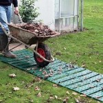 Un chemin en plastique dans le pays ou sur un site c'est bien car cela peut se faire en quelques minutes