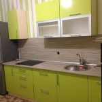 Souvent, un tablier de cuisine en MDF est fabriqué avec le même motif que le comptoir.