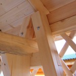 Fixation de la poutre de support sous le banc suspendu