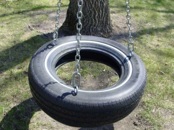 Comment faire une balançoire de nid à partir d'un pneu