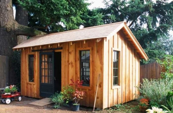 Si vous le souhaitez, la grange peut être faite comme une petite maison