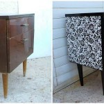 Une autre table de chevet. Lors de la décoration, des papiers peints contrastés avec un motif contrasté ont été utilisés