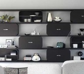 Une combinaison d'étagères ouvertes et fermées. Forme personnalisée - coins arrondis et tout nouveau look