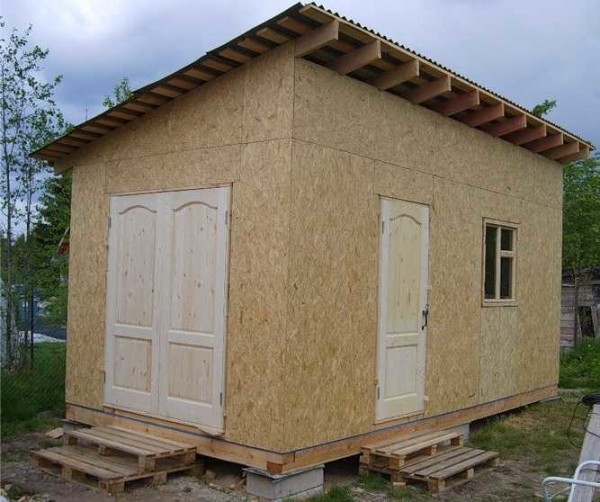 Les portes sont installées vieilles, bien rangées