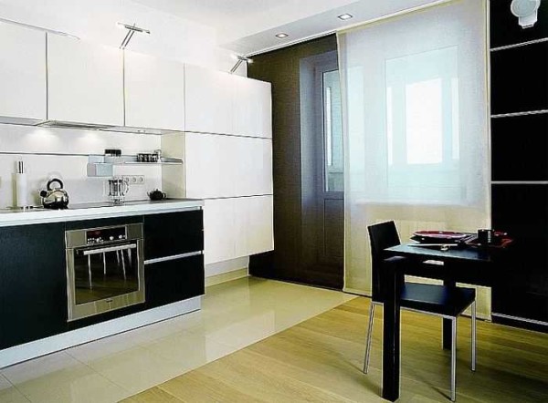 Rideaux japonais minimalistes dans la cuisine - une sorte de chic