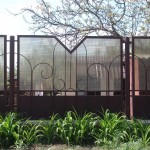 Combinaison familière - métal et polycarbonate