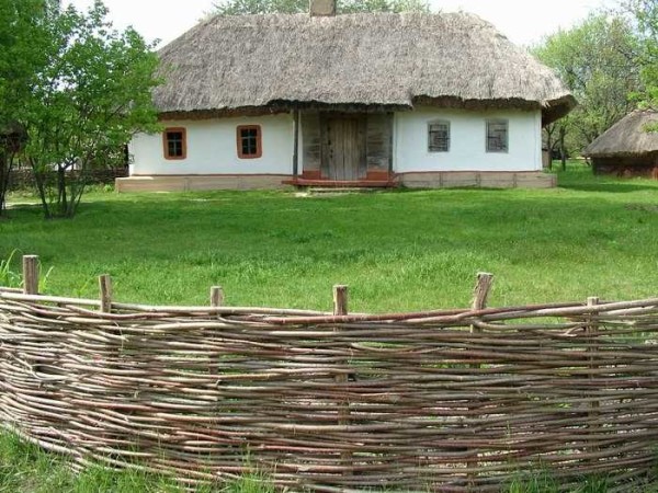 L'un des critères de choix d'une clôture est le style de la maison et du site