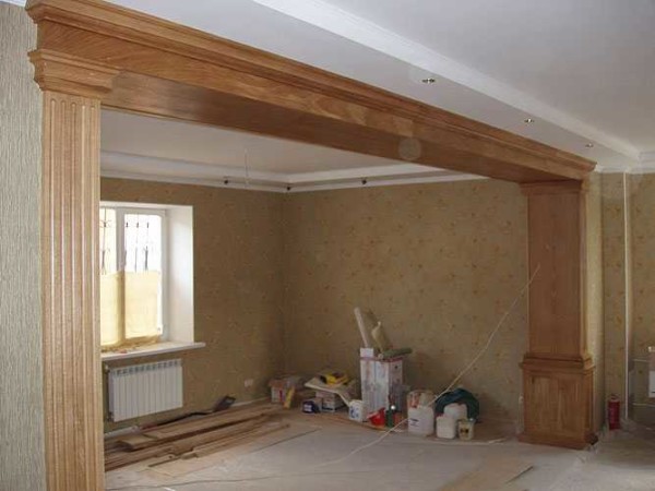 Portail avec cadre en bois