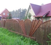 L'approche non standard et le caractère décoratif de la clôture à piquets ont augmenté à plusieurs reprises