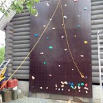 Zone d'entraînement pour petits grimpeurs sur le mur
