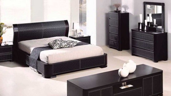 Une chambre avec des éléments de style high-tech n'a pas l'air si froid