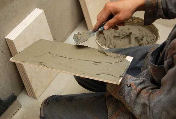 Comment appliquer du mortier sur les carreaux