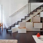 Tiroirs et étagères simples avec portes - beaucoup de choses peuvent être placées