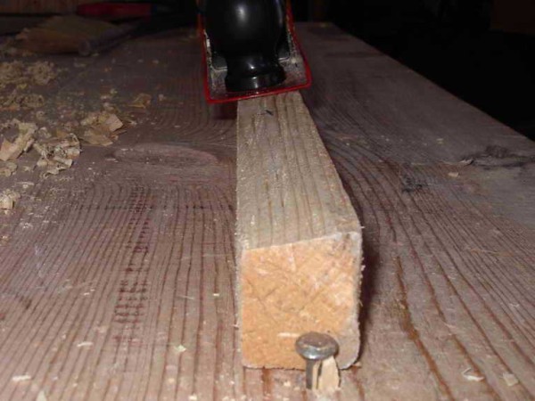 On fait une pente sur l'un des bords de la barre