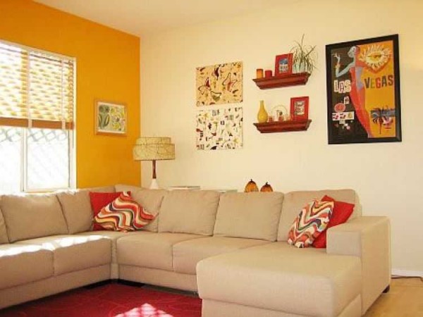 Une couleur vive de la même palette est le moyen le plus simple d'égayer votre intérieur.
