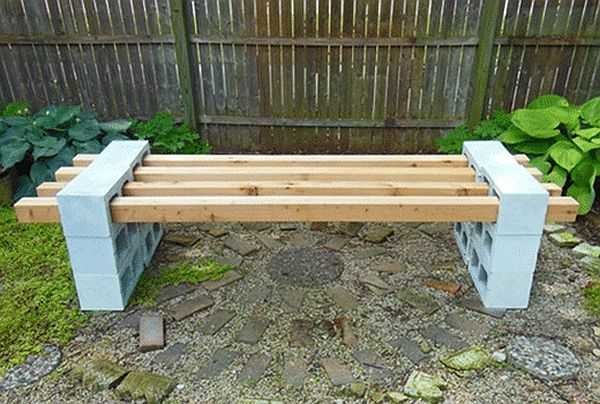 Banc en blocs creux et poutres