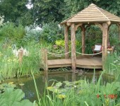 Le style Naturgarten s'efforce de rendre le paysage aussi naturel que possible en utilisant des plantes sauvages, auxquelles de nouvelles ne sont que ajoutées
