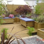 Coin cosy pour le repos - bancs en bois recouverts de dermantine colorée