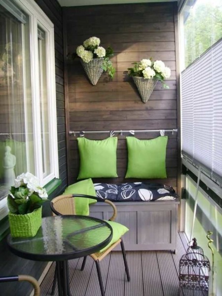 canapé sur le balcon