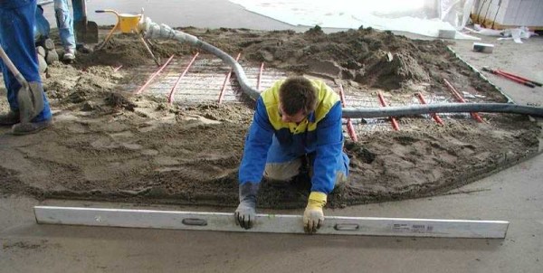 Le processus d'installation d'un plancher chauffant à l'eau