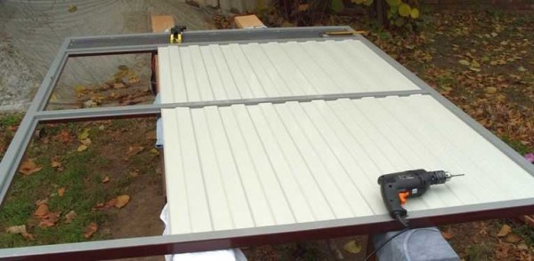 Installation d'une feuille profilée sur vorotoa